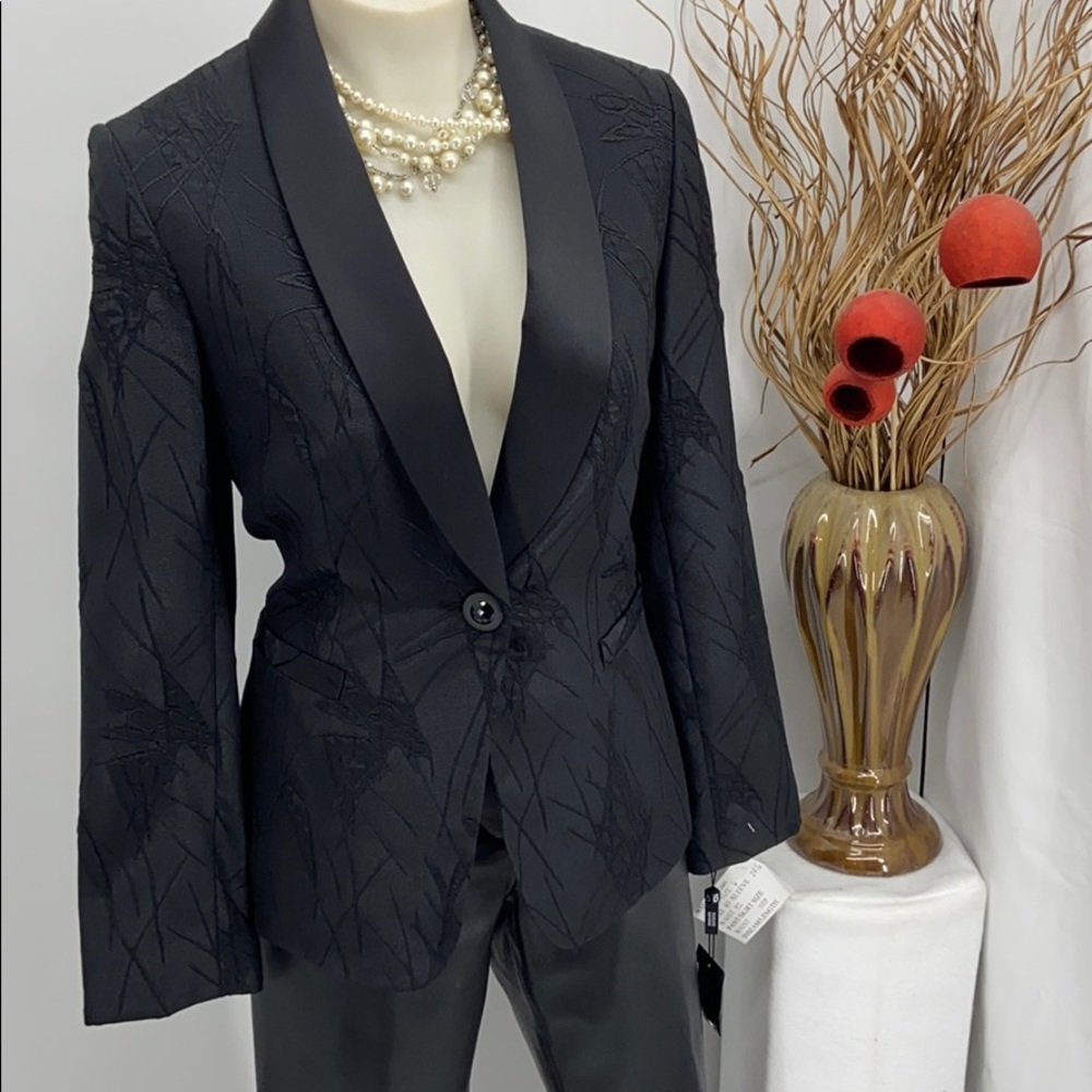 Tahari black blazer size 6